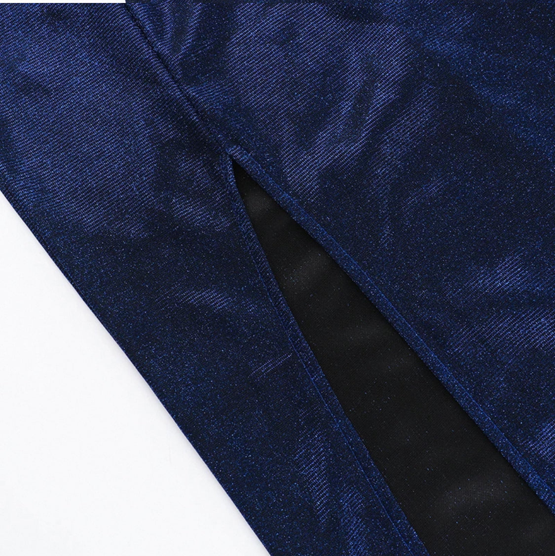 Blaues Kleid mit Beinausschnitt