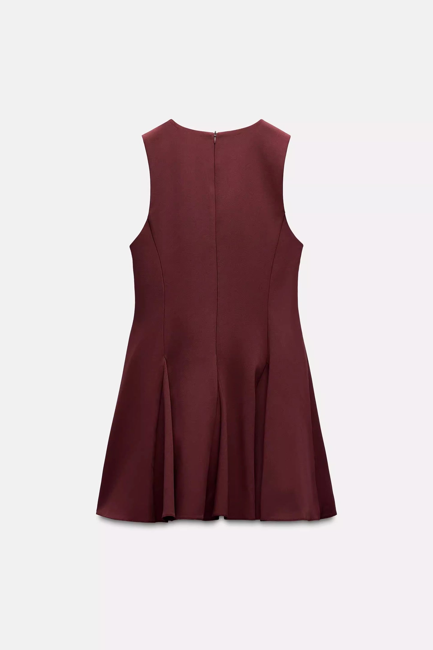 Weinrotes Kleid mit engen Brustausschnitt