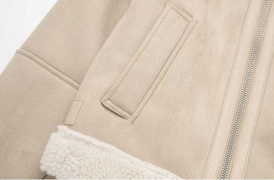 Helle Lederjacke mit Flauschkragen-Ärmel