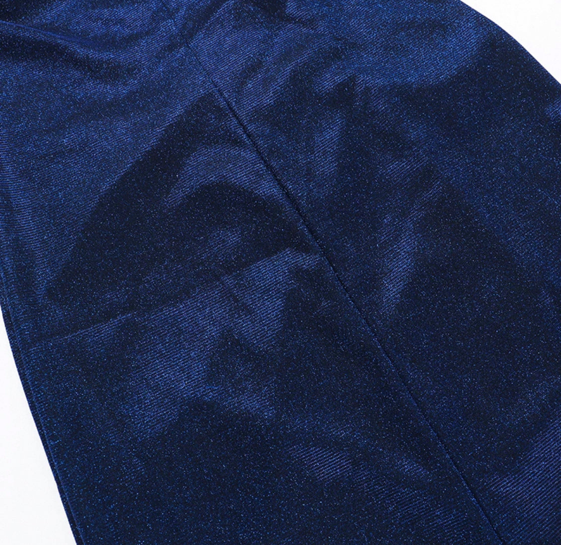 Blaues Kleid mit Beinausschnitt