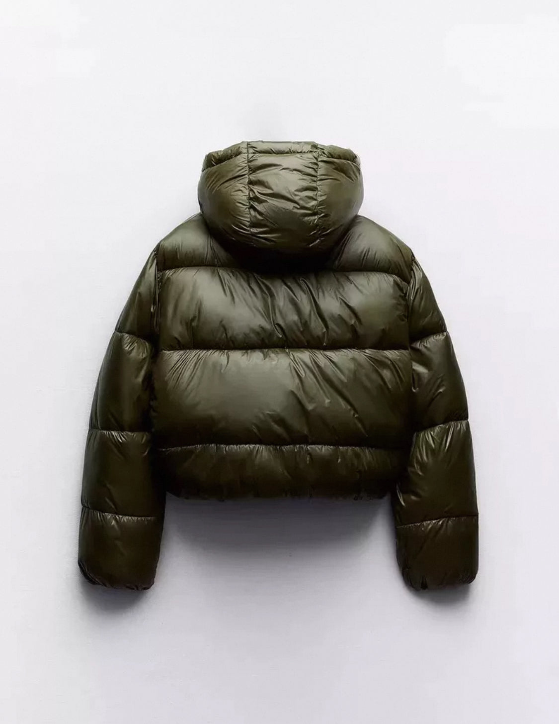 Trendy olivgrüne Pufferjacke