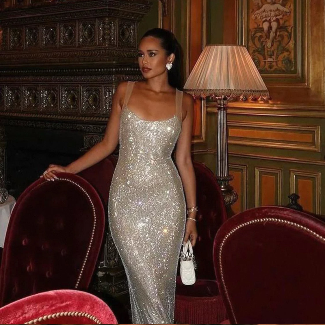 Glitzerndes Kleid mit Transparentträgern