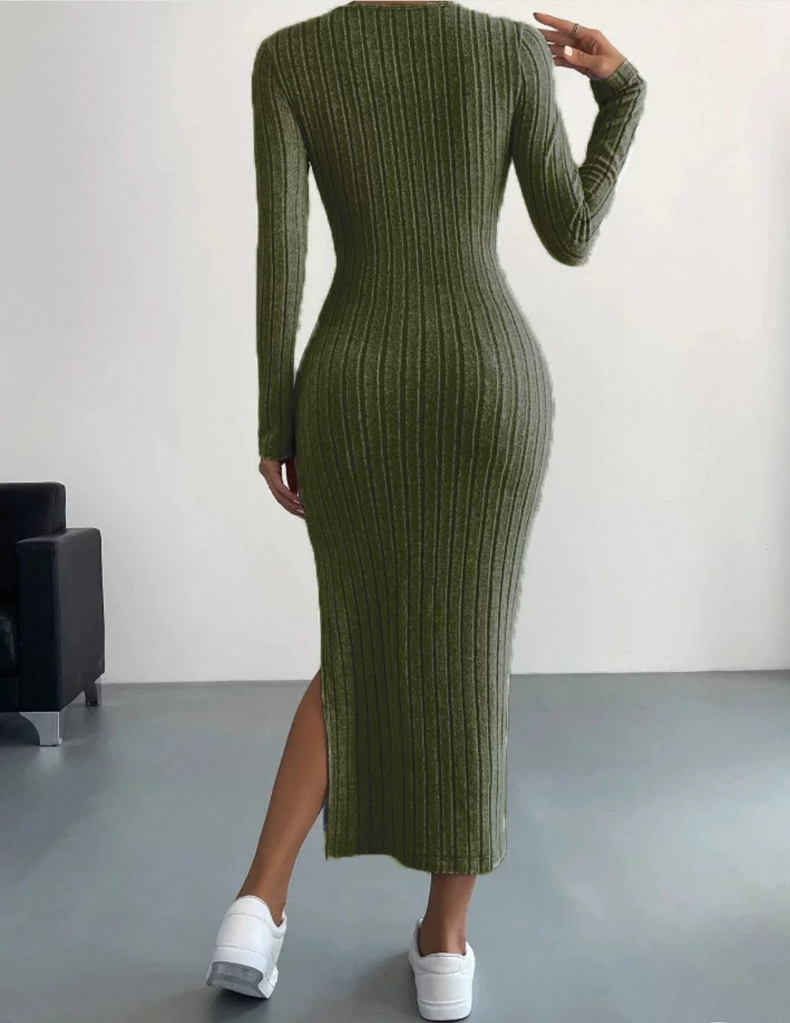 Langes Strickkleid mit Beinausschnitt