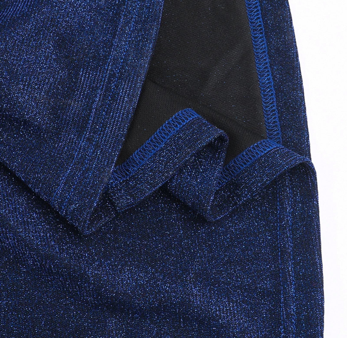 Blaues Kleid mit Beinausschnitt