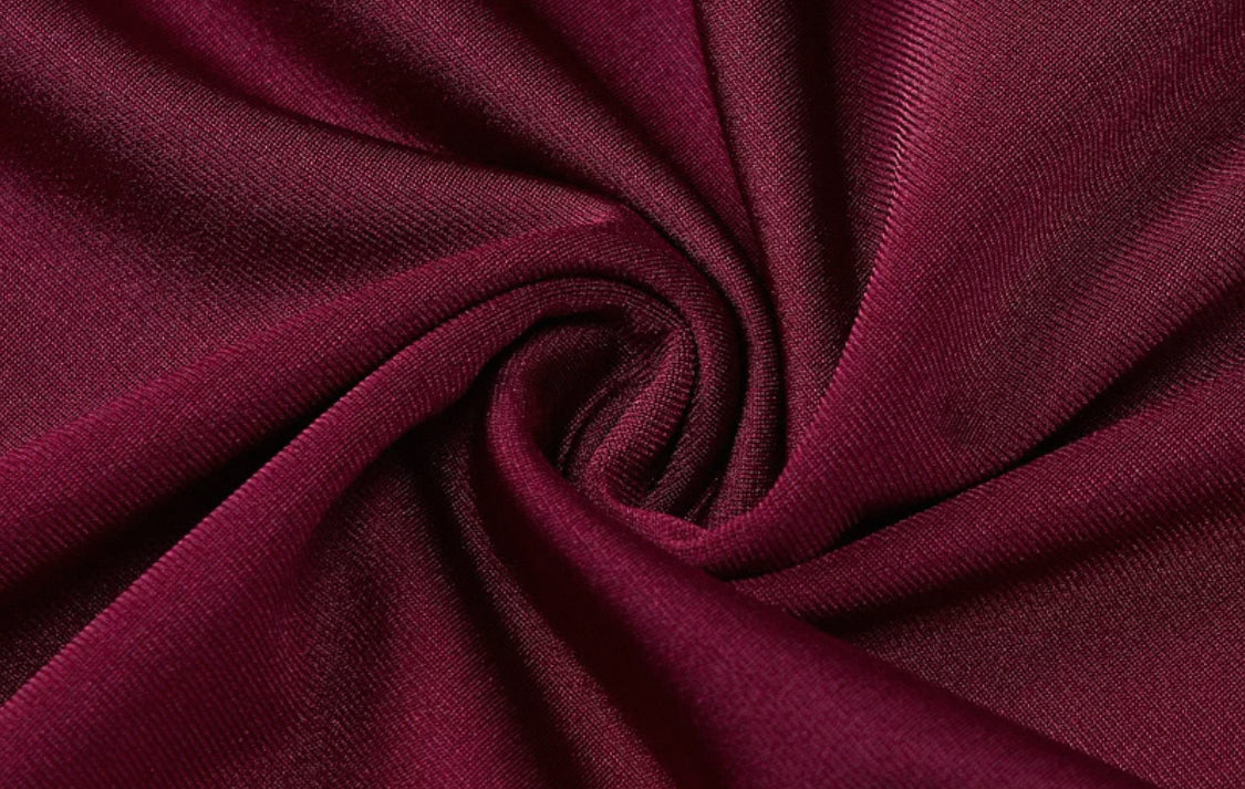 Elegantes Kleid in Weinrot