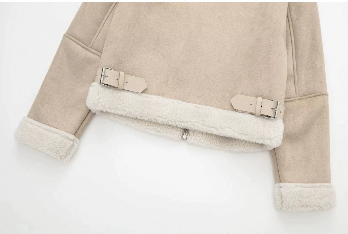 Helle Lederjacke mit Flauschkragen-Ärmel
