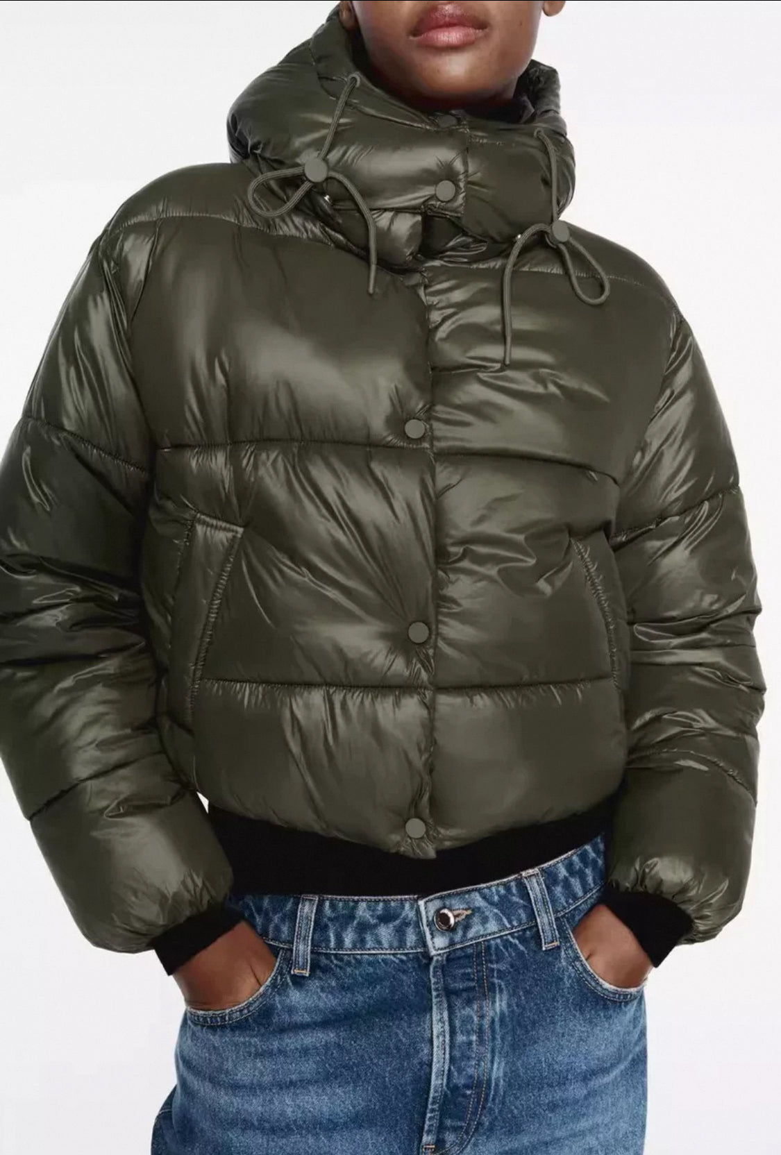 Trendy olivgrüne Pufferjacke