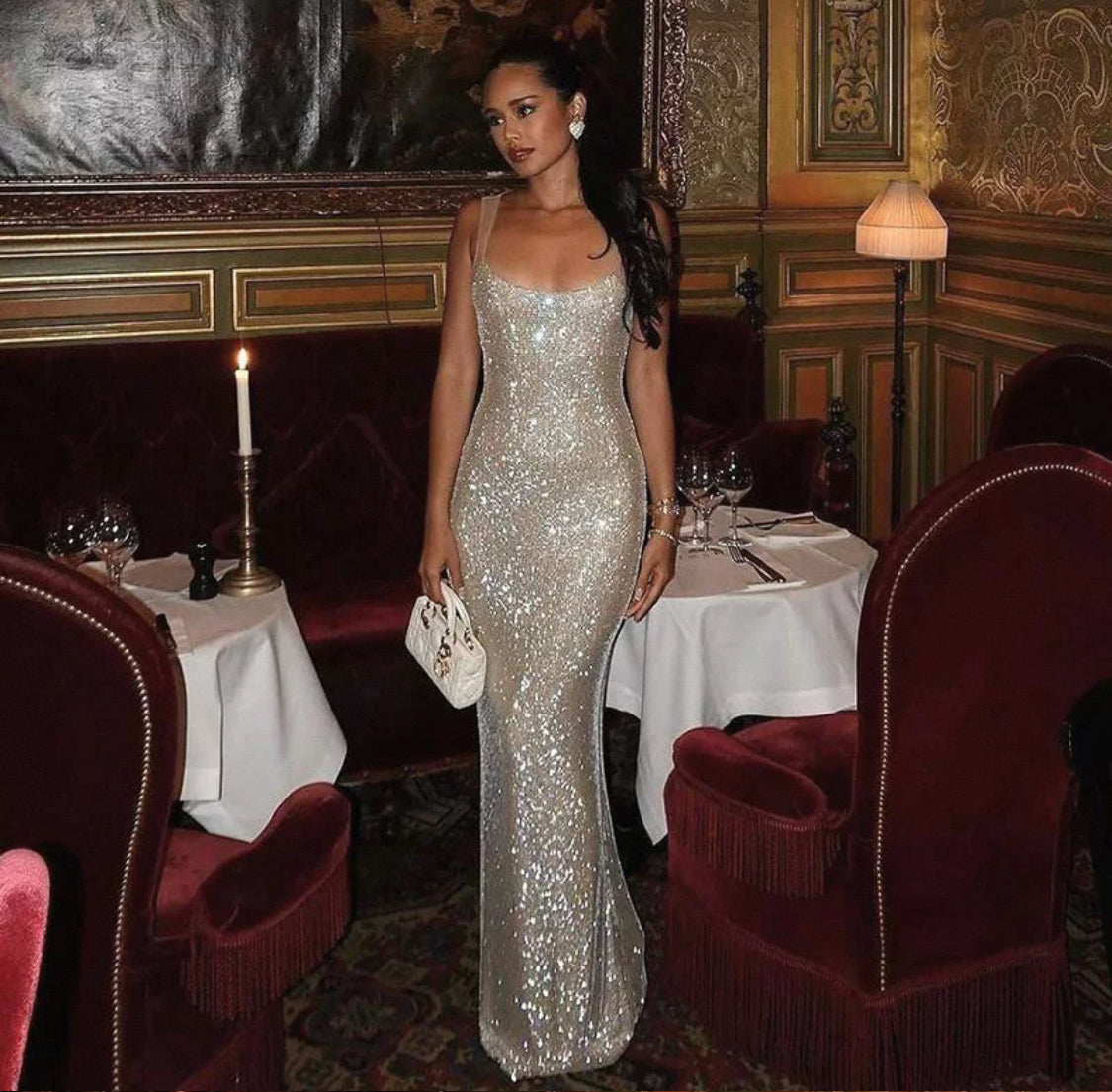 Glitzerndes Kleid mit Transparentträgern