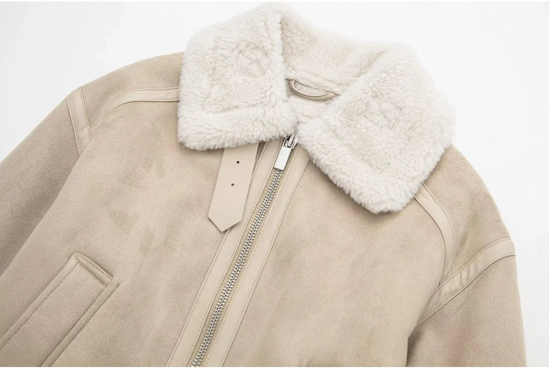 Helle Lederjacke mit Flauschkragen-Ärmel