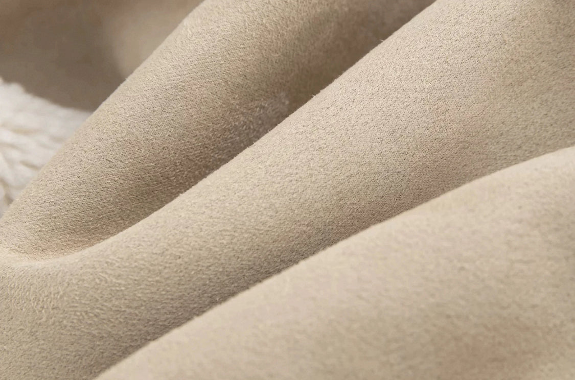 Helle Lederjacke mit Flauschkragen-Ärmel