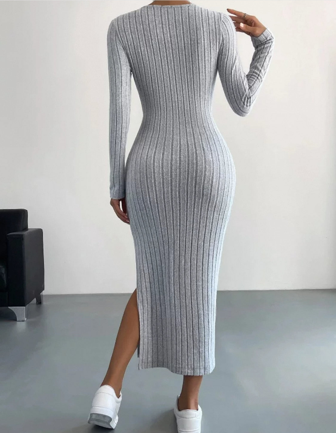 Langes Strickkleid mit Beinausschnitt