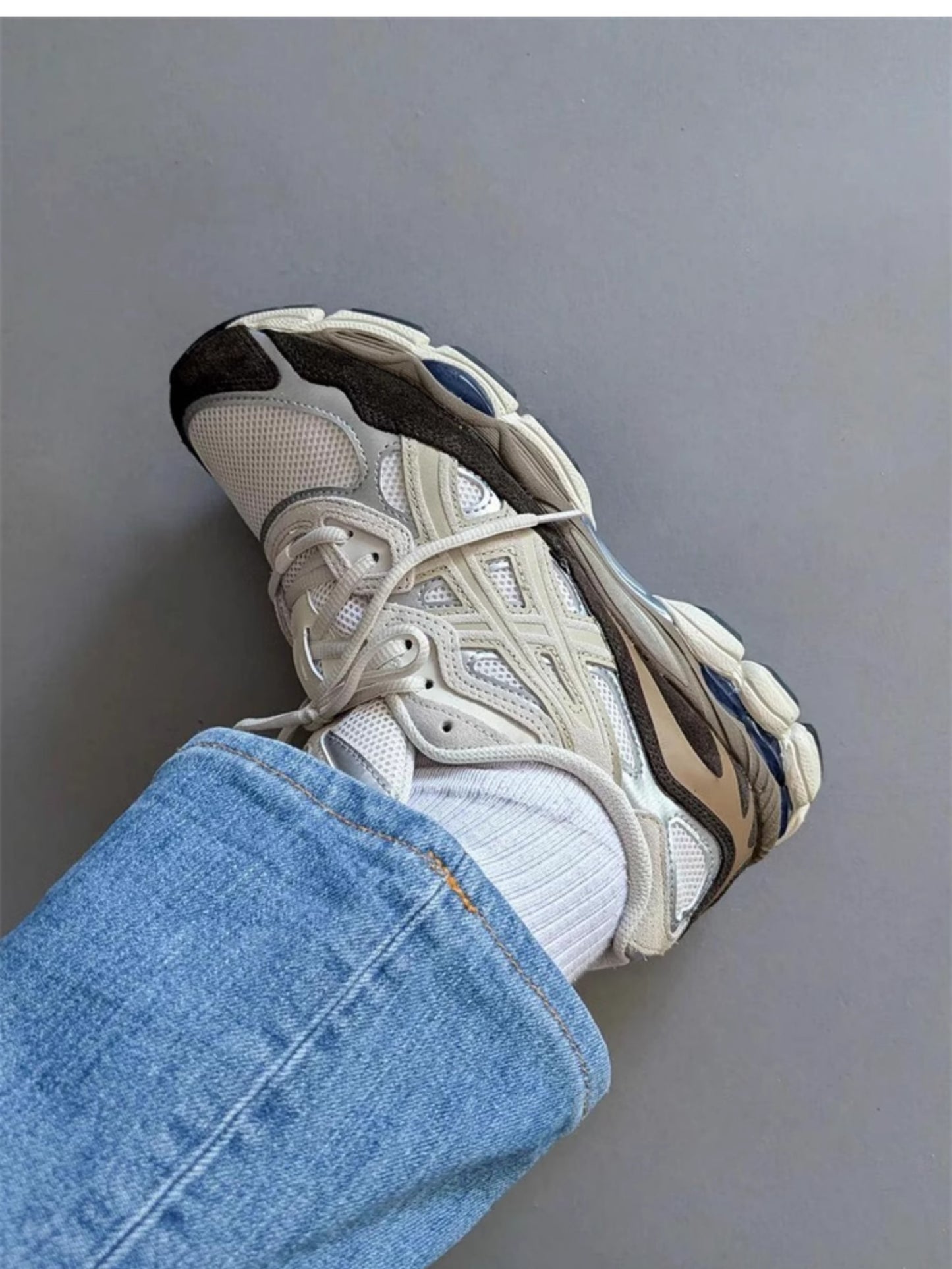 SNEAKER RUNNER