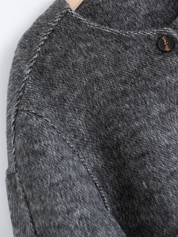 Grauer Strickcardigan