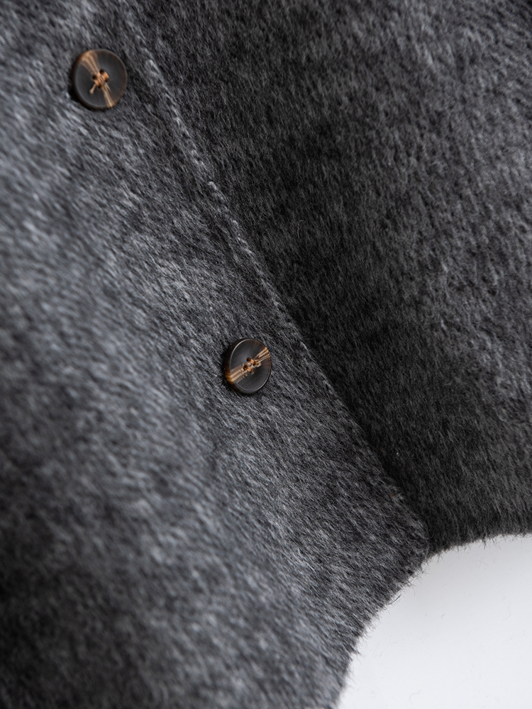 Grauer Strickcardigan