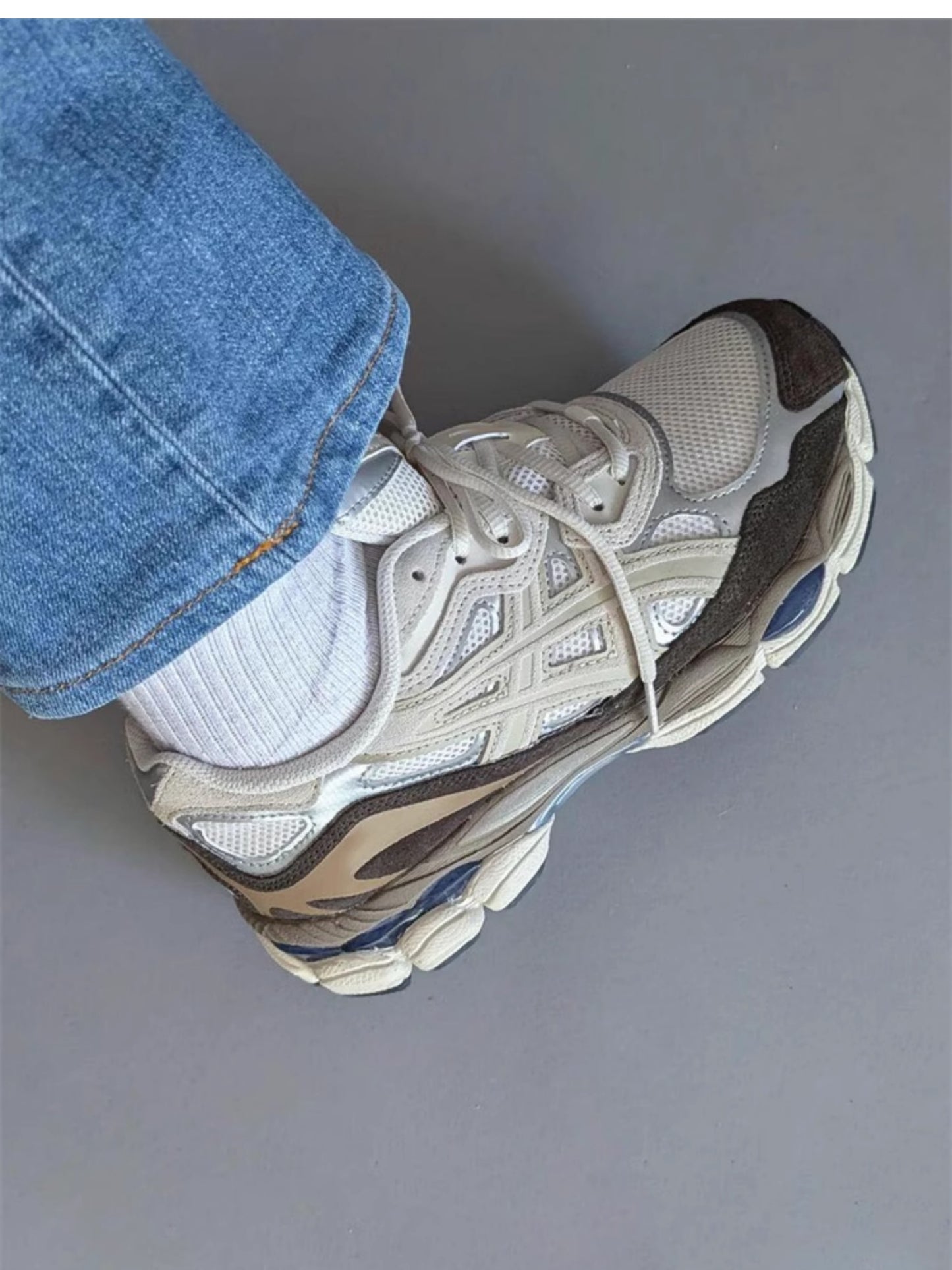 SNEAKER RUNNER