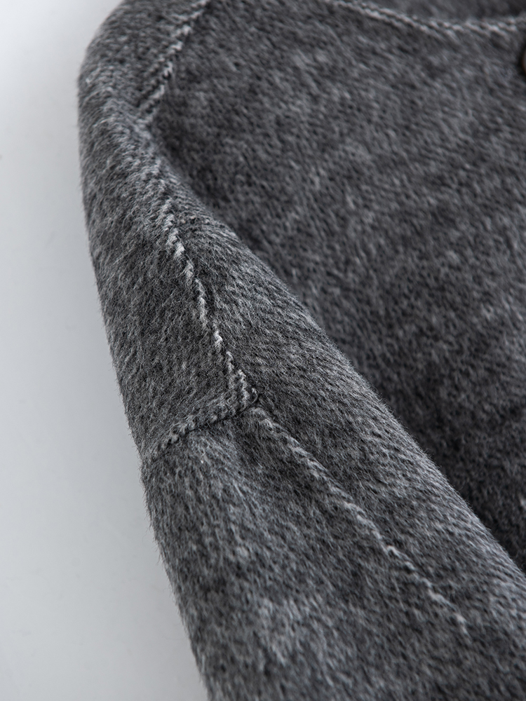 Grauer Strickcardigan