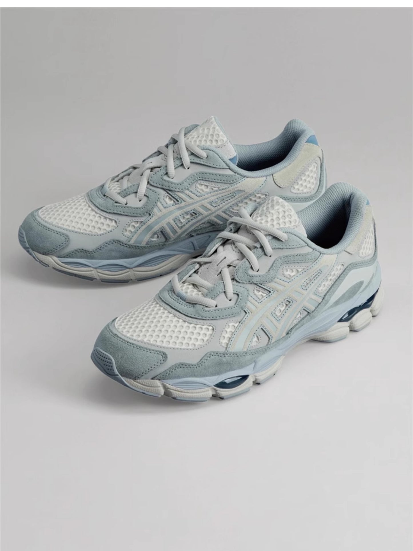 SNEAKER RUNNER