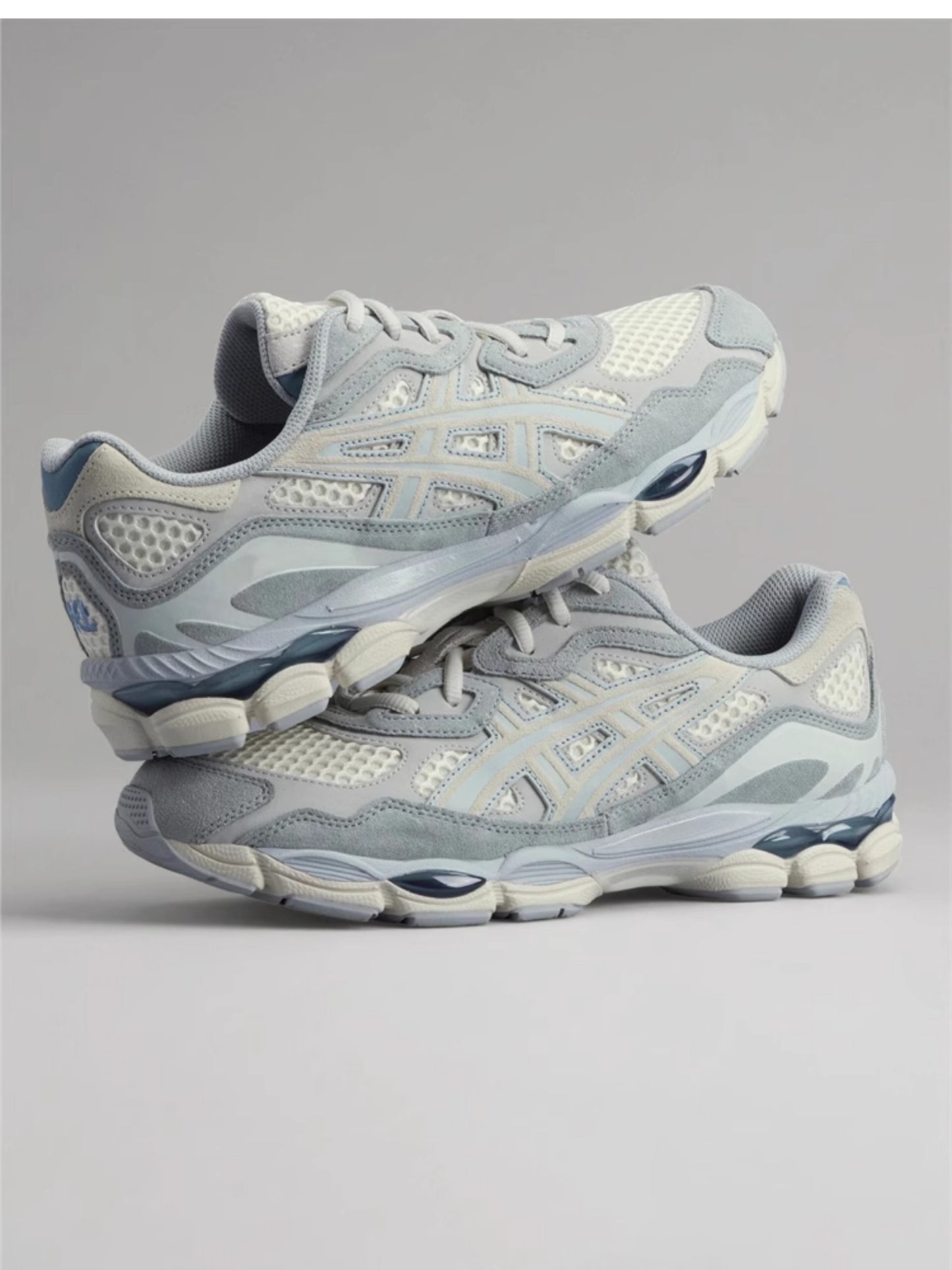 SNEAKER RUNNER