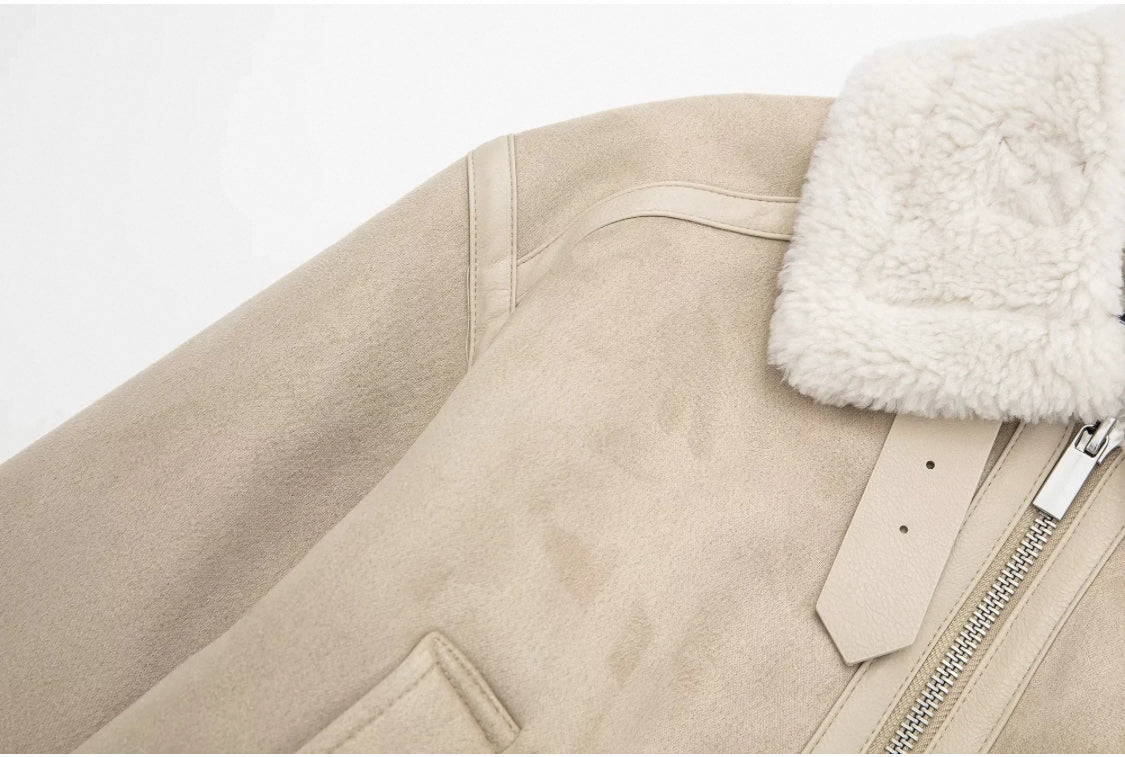 Helle Lederjacke mit Flauschkragen-Ärmel