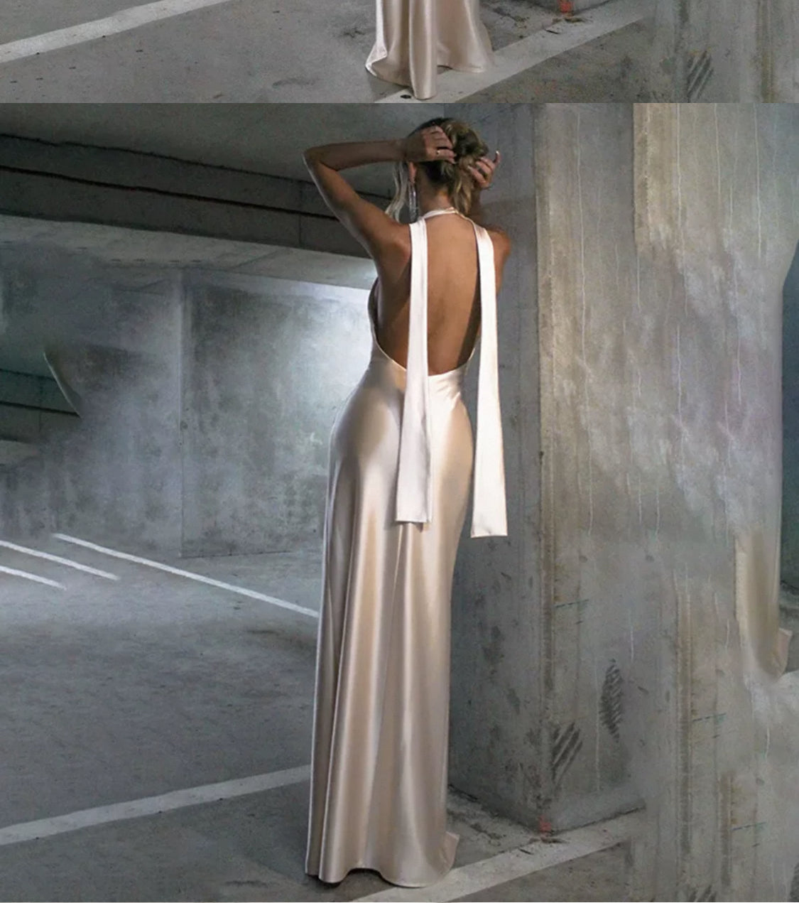 Kleid mit Beinausschnitt und Kragenstoff