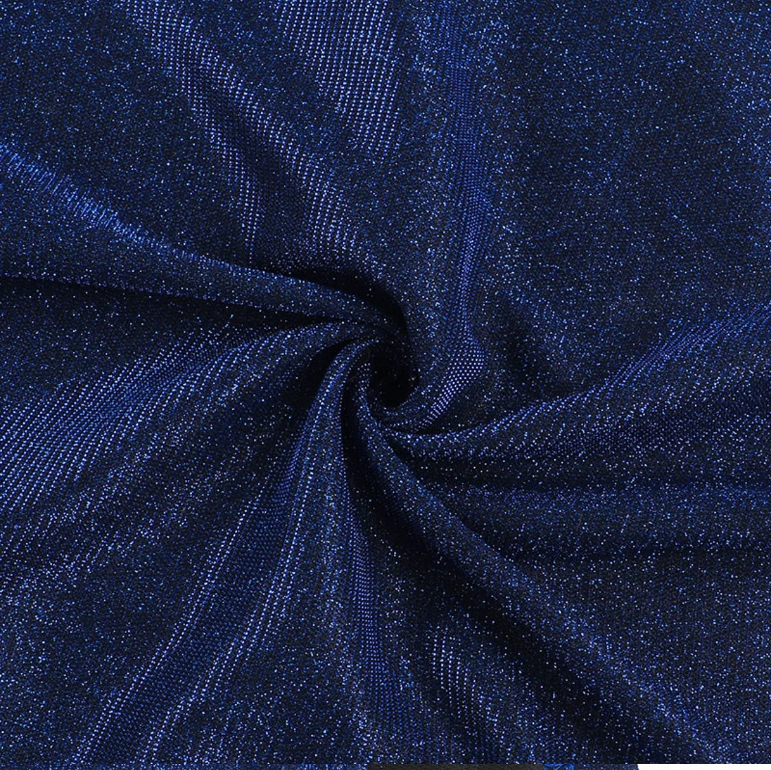 Blaues Kleid mit Beinausschnitt