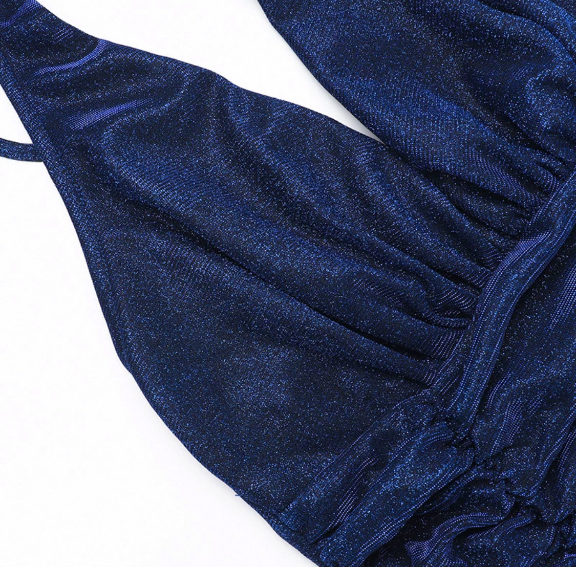 Blaues Kleid mit Beinausschnitt