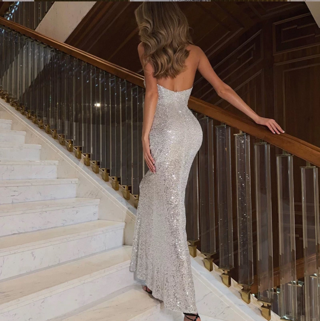 Glitzerndes ganzkörper Kleid