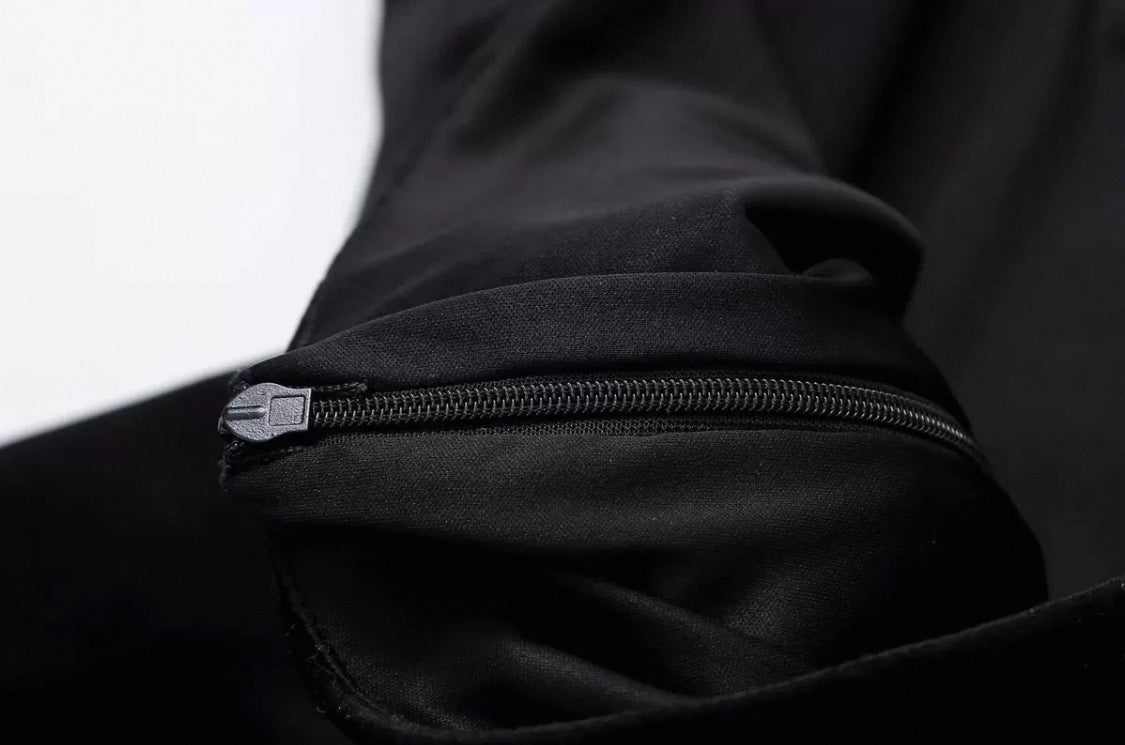 Trendy Kurzkleid mit weißem Ende