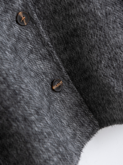 Grauer Strickcardigan