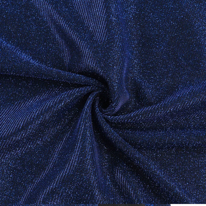 Blaues Kleid mit Beinausschnitt